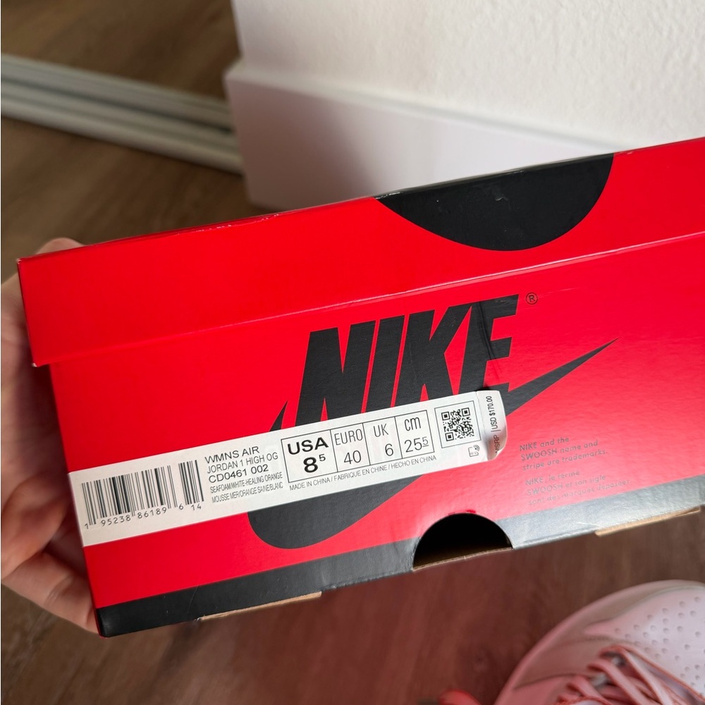 Women’s Air Jordan 1 Retro High OG in Seafoam - Picture 8 of 8